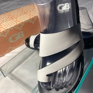 NWT Gianni Bini white leather Sandals size 6 1/2 🩴